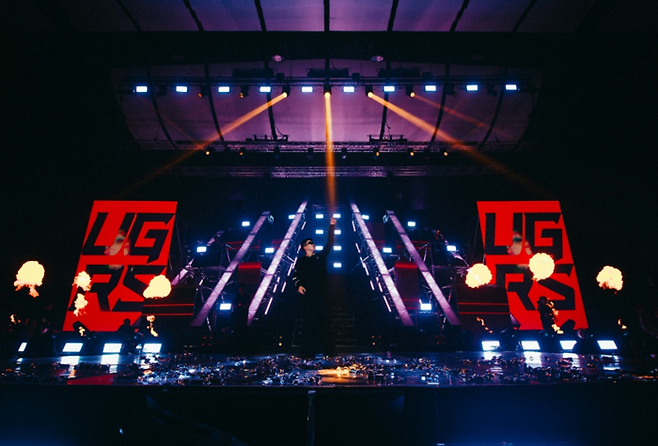 UGRS:ROSE FROM CONCRETE / 출처 : 컬쳐띵크㈜