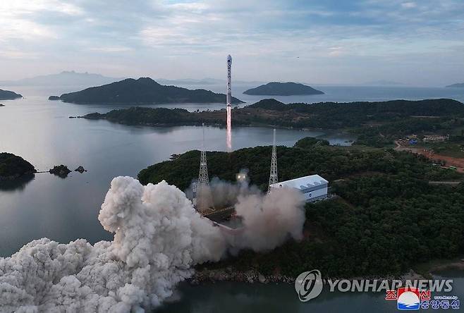 북한 "정찰위성 성공적 발사…궤도에 정확히 진입" [연합뉴스 자료사진]