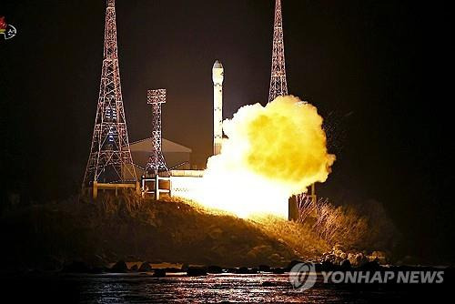 북한, 정찰위성 '만리경-1호' 발사 성공 (서울=연합뉴스) 조선중앙TV 화면
    [국내에서만 사용가능. 재배포 금지. For Use Only in the Republic of Korea. No Redistribution]