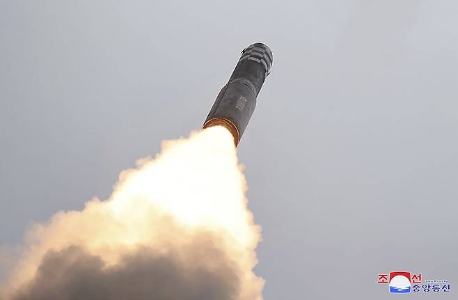 유엔은 지난 7월 24일(현지시간) 북한의 심야 미사일 도발은 안보리 결의를 명백히 위반했다고 밝혔다. 사진은 북한 조선중앙통신이 지난 13일 제공한 사진으로 대륙간탄도미사일(ICBM) '화성-18형'이 시험발사 되는 모습. 사진=조선중앙통신