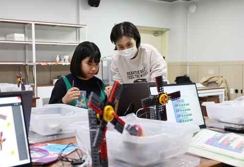 부산의 통합방과후학교인 '금곡청소년수련관'에서 수업을 듣는 학생. [교육부 제공]