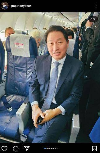 엑스포 유치 활동 중 이코노미석 탄 최태원 / 사진=연합뉴스