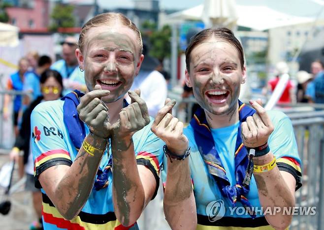 "보령머드축제, 사랑해요!" 올해 보령머드축제 모습 [보령시 제공. 재판매 및 DB 금지]