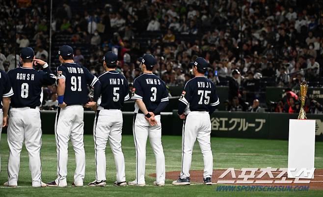 19일 일본 도쿄돔에서 열린 2023 아시아 프로야구 챔피언십(APBC) 한국과 일본의 결승전. 류중일 감독이 경기를 준비하고 있다. 도쿄(일본)=박재만 기자pjm@sportschosun.com/2023.11.19/