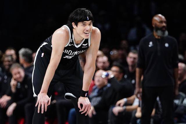 일본 남자 농구 대표팀 주전 포워드인 와타나베 유타가 미국 NBA 브루클린 네츠에서 뛰던 모습. 현재는 피닉스 선스 소속이다. AP 연합뉴스