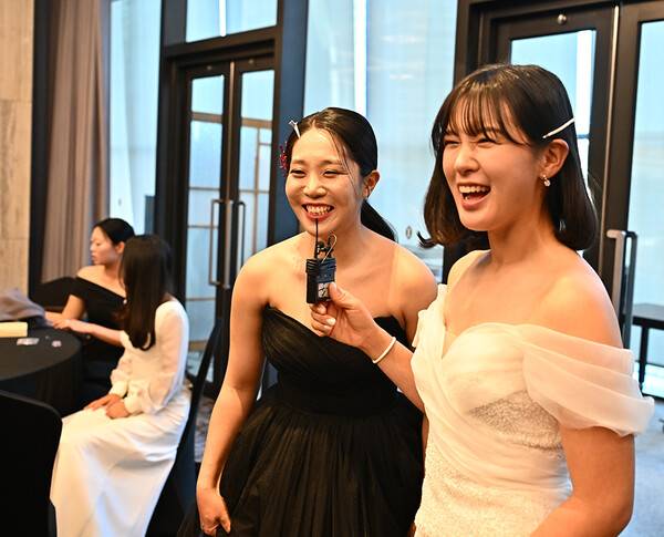 한국여자프로골프(KLPGA) 투어 '2023 KLPGA 대상 시상식'에 참석한 임진희, 박현경 프로의 모습이다. 사진제공=KLPGA