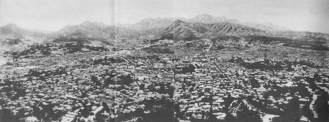 1926년 남산에서 내려다본 경성 시가지의 전경. [서울역사아카이브]