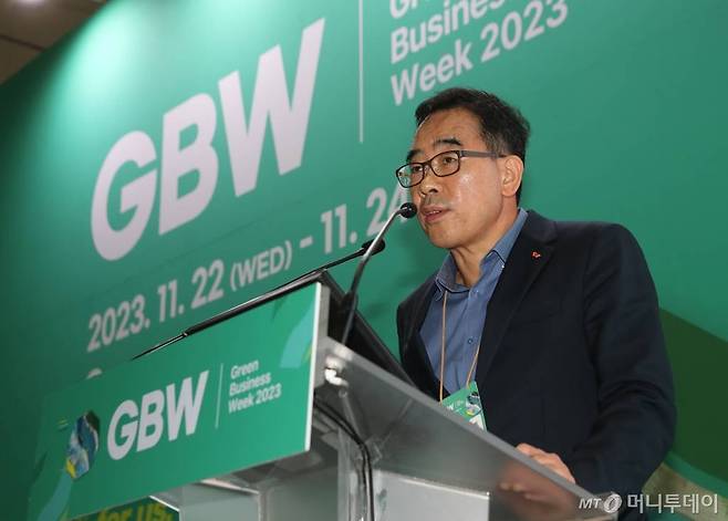 이승철 SK오션플랜트 대표가 22일 서울 강남구 코엑스에서 열린 '그린비즈니스위크 2023'에서 '한국 해상풍력 공급망 현황 및 발전 방향'에 대해 발표하고 있다. /사진=이기범