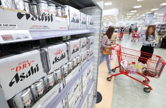 서울 시내의 한 대형마트 맥주 판매대 모습. 연합뉴스