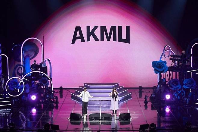 [서울=뉴시스] 듀오 '악뮤(AKMU)'. (사진=YG엔터테인먼트 제공) 2023.11.27. photo@newsis.com *재판매 및 DB 금지