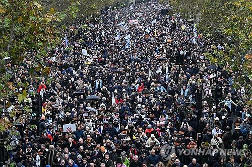 26일 런던서 열린 반유대인 규탄 시위 [AFP=연합뉴스 자료사진]