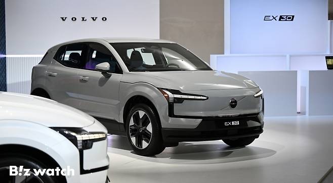 볼보자동차코리아가 28일 서울 중구 동대문디자인플라자에서 전기 SUV 'EX30'를 공개했다. /사진=이명근 기자 qwe123@