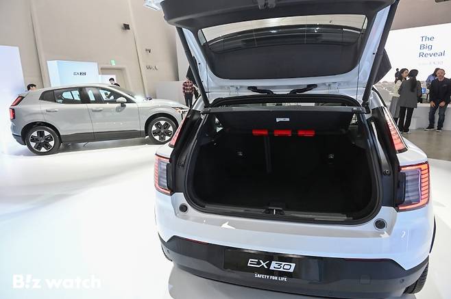 볼보자동차코리아가 28일 서울 중구 동대문디자인플라자에서 전기 SUV 'EX30'를 공개했다. /사진=이명근 기자 qwe123@