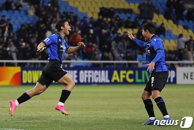 28일 오후 인천 중구 인천축구전용경기장에서 열린 2023-2024 챔피언스리그(ACL) 조별리그 G조 5차전 인천 유나이티드와 일본 요코하마 마리노스의 경기에서 인천 홍시후가 선제골을 넣고 기뻐하고 있다. 2023.11.28/뉴스1 ⓒ News1 김민지 기자