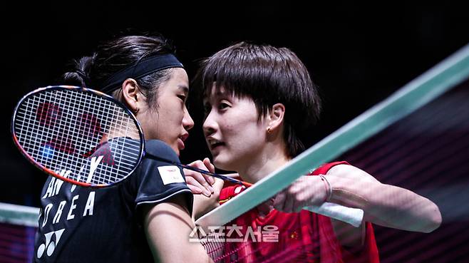 숙명의 라이벌인 안세영(왼쪽)과 천위페이. 출처|세계배드민턴연맹(BWF) 홈페이지