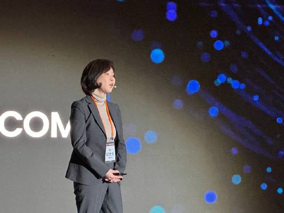 김연수 한컴 대표는 28일 기자간담회에서 '한컴 어시스턴트' 출시 계획을 발표하고 있다. [사진=박진영 기자]