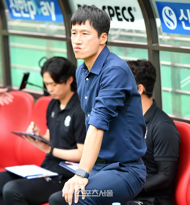 광주 이정효 감독이 17일 서울월드컵 경기장에서 열린  하나원큐 K리그1 서울FC와 광주FC의 경기를 지켜보고  있다. 2023.09.17.  강영조기자 kanjo@sportsseoul.com