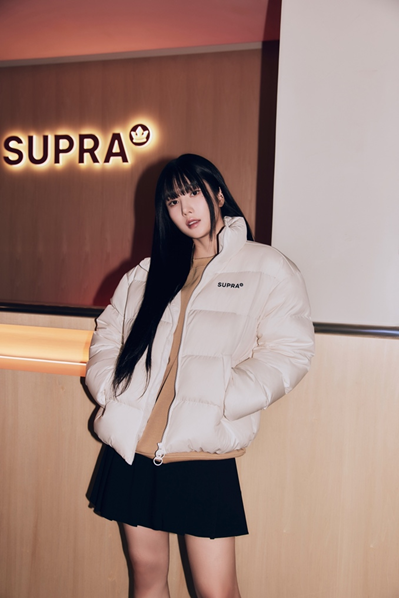 F&F가 전개하는 스트릿 패션 브랜드 '수프라'가 권은비와 함께 한 겨울 화보를 공개했다. /F&F