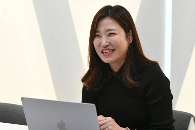 중고차 플랫폼 엔카 박희진 최고상품책임자(CPO)가 21일 서울 중구 엔카닷컴 본사 사무실에서 본보 기자와 인터뷰하고 있다. 윤서영 인턴기자