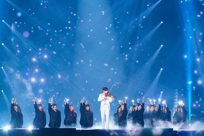 Zerobaseone’s Zhang Hao plays the violin to "Here I Am," the theme song of “Boys Planet,” on the first night of the 2023 MAMA Awards at Tokyo Dome in Tokyo on Tuesday. (Mnet)