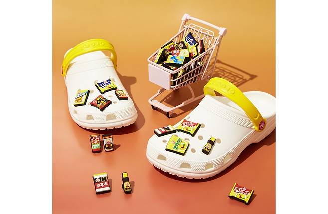 크록스 X 오뚜기 컬래버 제품. [오뚜기 제공]