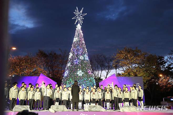 [성남=뉴시스] 성남시 복정 어울림 빛축제, 2018