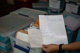 한국기독교연합봉사단은 재난 구호품을 구입하면 모든 영수증을 챙기고 보관한다. /한국기독교연합봉사단