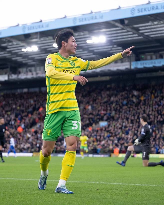 26일 잉글랜드 노리치의 캐로우 로드에서 열린 노리치와 QPR의 2023~24시즌 잉글랜드 챔피언십 17라운드. 황의조가 전반 득점 후 환호하고 있다. 사진=노리치 SNS