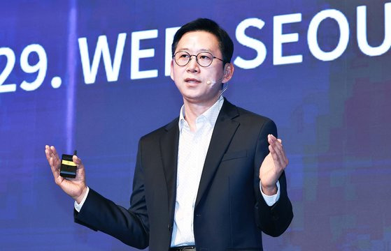 '2023 중앙포럼'에서 AI 부문 발표자로 나선 배경훈 LG AI연구원 원장. 김종호 기자