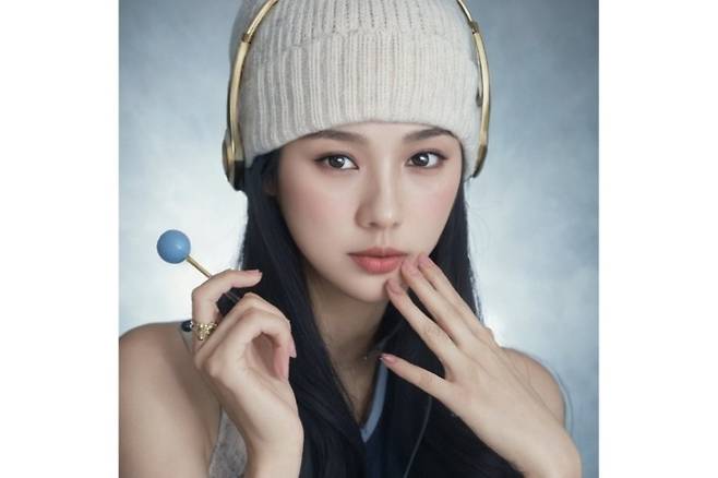 한 누리꾼이 가수 이효리의 사진에 스노우 앱 AI 필터를 입힌 사진. [인스타그램 캡처]