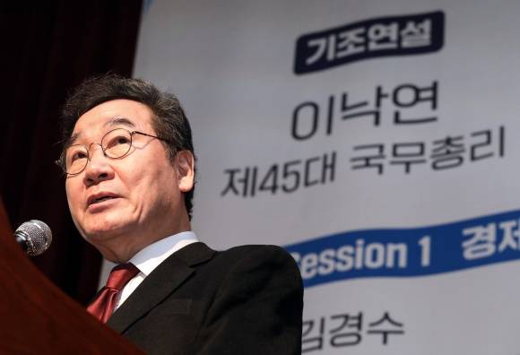 이낙연 전 국무총리가 28일 오전 서울 용산구 백범김구기념관에서 열린 ‘연대와 공생’ 주최 ‘대한민국 위기를 넘어 새로운 길로’포럼에서 기조연설을 하고 있다. 2023.11.28 연합뉴스