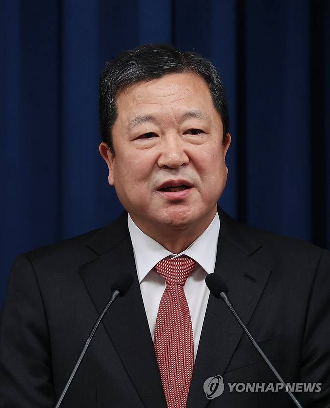 임명 소감 밝히는 박춘섭 신임 대통령실 경제수석 (서울=연합뉴스) 진성철 기자 = 박춘섭 신임 대통령실 경제수석이 30일 서울 용산 대통령실 청사에서 임명 소감을 밝히고 있다. 2023.11.30 zjin@yna.co.kr