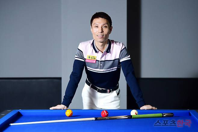 프로당구 선수 최원준이 스포츠한국과의 인터뷰에서 포즈를 취하고 있다. ⓒ이혜영 기자 lhy@hankooki.com