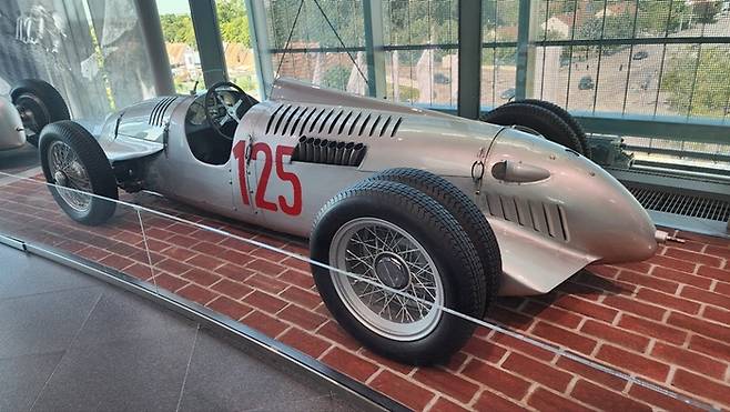 은색 바나나.  1930년대 아우디 레이싱머신 [사진촬영=최기성 매경닷컴 기자/독일 잉골슈타트]