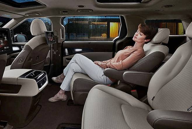 집보다 낫네, 카니발 쇼퍼드리븐 [사진출처=기아]