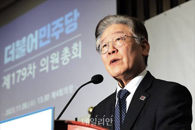 이재명 더불어민주당 대표가 지난 11월 8일 오후 서울 여의도 국회에서 열린 더불어민주당 의원총회에서 모두발언을 하고 있다. ⓒ데일리안 홍금표 기자