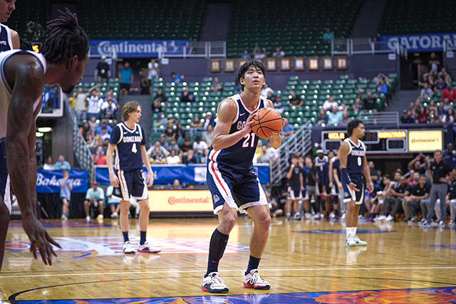 여준석이 NCAA 1부리그 시즌 5차전 중립지역 경기에서 자유투를 던지고 있다. 사진=곤자가대학교 농구부 공식 SNS