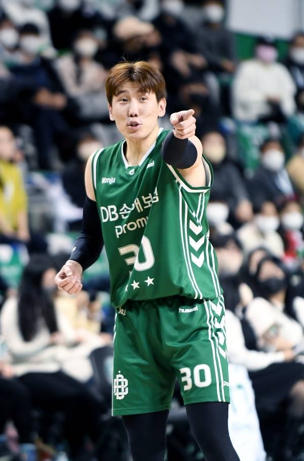 원주 DB의 두경민은 서서히 복귀 시동을 걸고 있다. 그는 지난 11월 29일 서울 SK와의 D리그 경기에서 출전했고 10분 동안 몸을 풀었다. 사진=KBL 제공