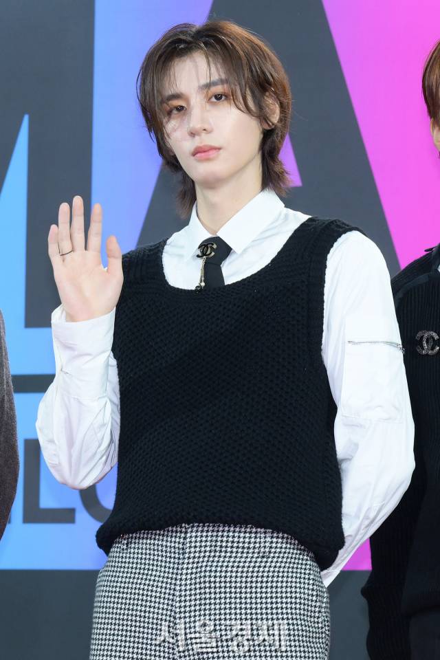 그룹 보이넥스트도어(BOYNEXTDOOR) 이한이 2일 오후 인천 중구 인스파이어 아레나에서 열린 ‘MMA 2023(멜론 뮤직 어워드)’ 레드카펫에서 포즈를 취하고 있다. 김규빈 기자