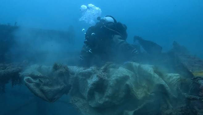 수중 정화 활동하는 회원들 [환동해특수대응단 박두철 소방장 제공. 재판매 및 DB 금지]