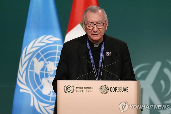 교황청 2인자 피에트로 파롤린 (두바이 AP=연합뉴스) 교황청 국무원장 피에트로 파롤린 추기경이 2일(현지시간) 아랍에미리트(UAE) 두바이에서 열린 COP28에서 연설하고 있다. 2023.12.02 photo@yna.co.kr
