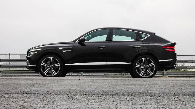 SUV에 멋을 더해 쿠페 스타일로 완성한 모습. ⓒautodiary