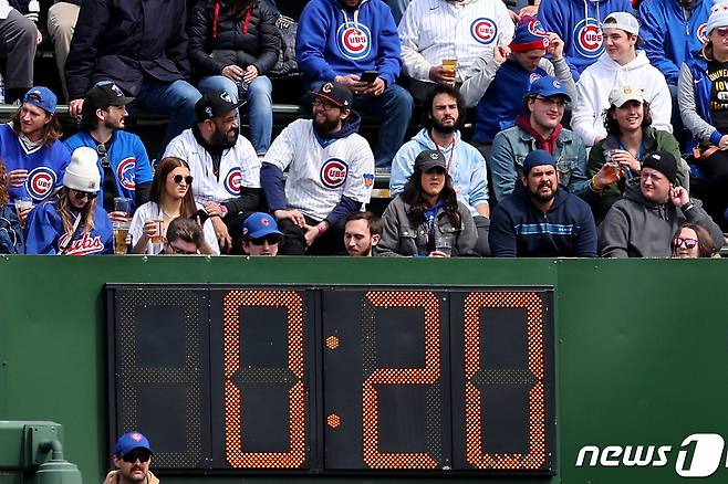 올 시즌 메이저리그에 도입된 피치 클록. ⓒ AFP=뉴스1