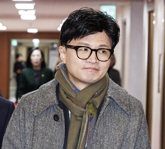 한동훈 법무부 장관이 ‘노란봉투법’과 방송3법에 대한 재의요구안 등을 처리하기 위해 지난 1일 오전 서울 종로구 정부서울청사에서 열린 임시 국무회의에 입장하고있다. [사진 출처 = 연합뉴스]