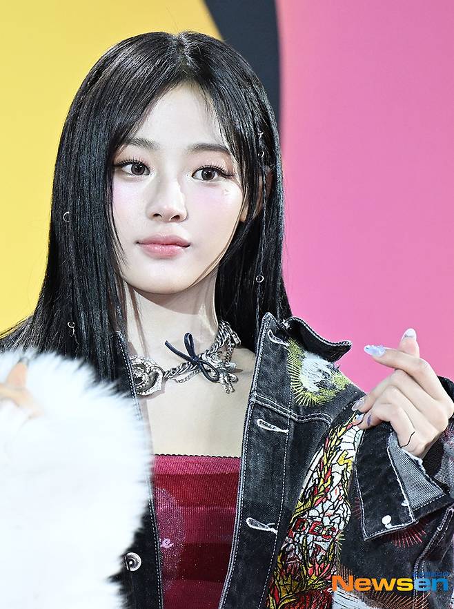 민지, 러블리한 손하트