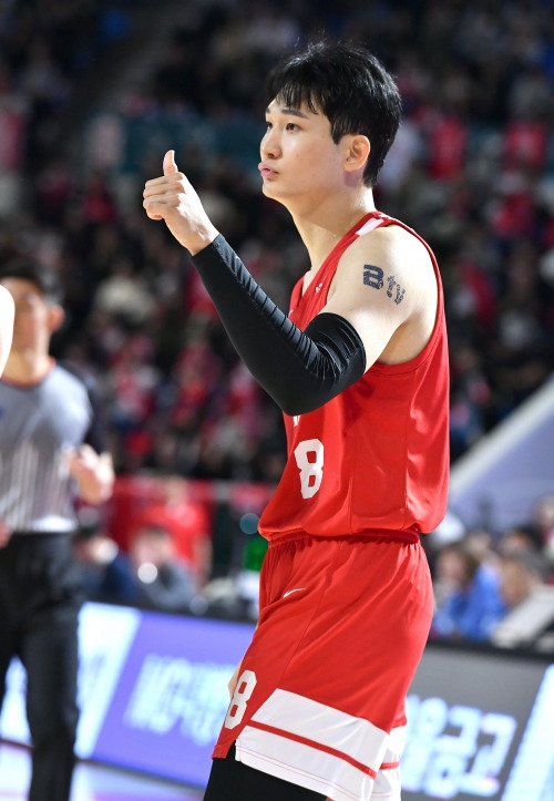 서울 SK 안영준 ‘엄지 척’ 세리머니. KBL 제공