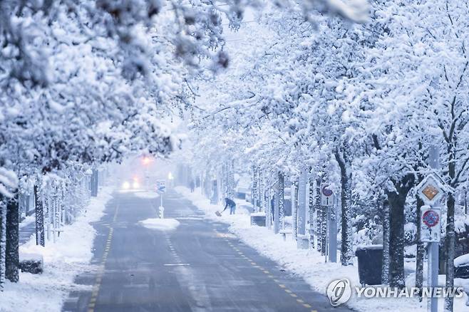 2일 스위스 취리히에 내린 폭설 [EPA 연합뉴스 자료사진 재판매 및 DB 금지]