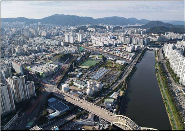 부산시가 동래구 수영강변에 있는 수영하수처리시설을 지하화하고 지상에는 공원 등을 조성해 시민에게 개방하는 방안을 추진한다. (사진=부산시)