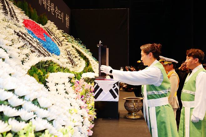 4일 오후 전남 영광군 영광예술의전당에서 징용 피해자 고(故) 최병연 씨의 유해봉환 추도식이 열리고 있다./연합뉴스