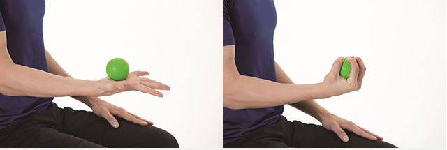 공 쥐기 운동./사진=책 《백년 쓰는 관절 리모델링》